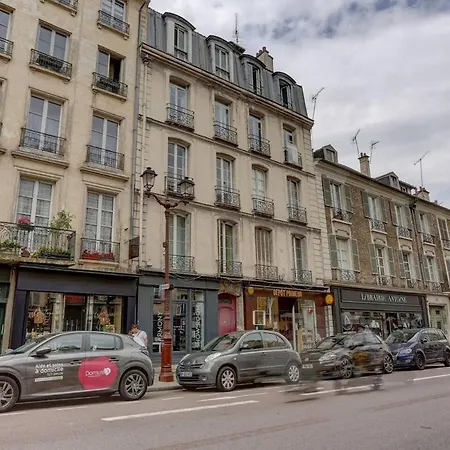 Le Royale Louis 14 Apartment Versailles
